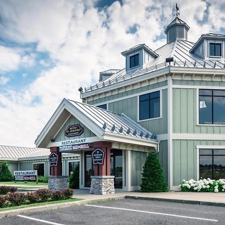 Hotel St-Bernard Saint-Bernard-de-Lacolle Exterior photo