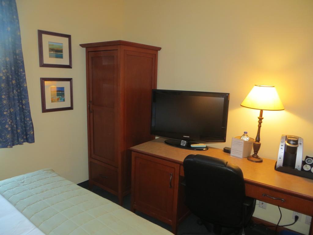 Hotel St-Bernard Saint-Bernard-de-Lacolle Room photo