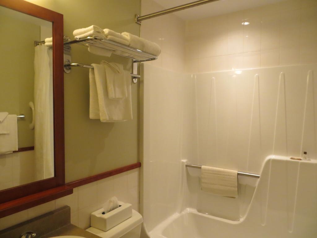 Hotel St-Bernard Saint-Bernard-de-Lacolle Room photo