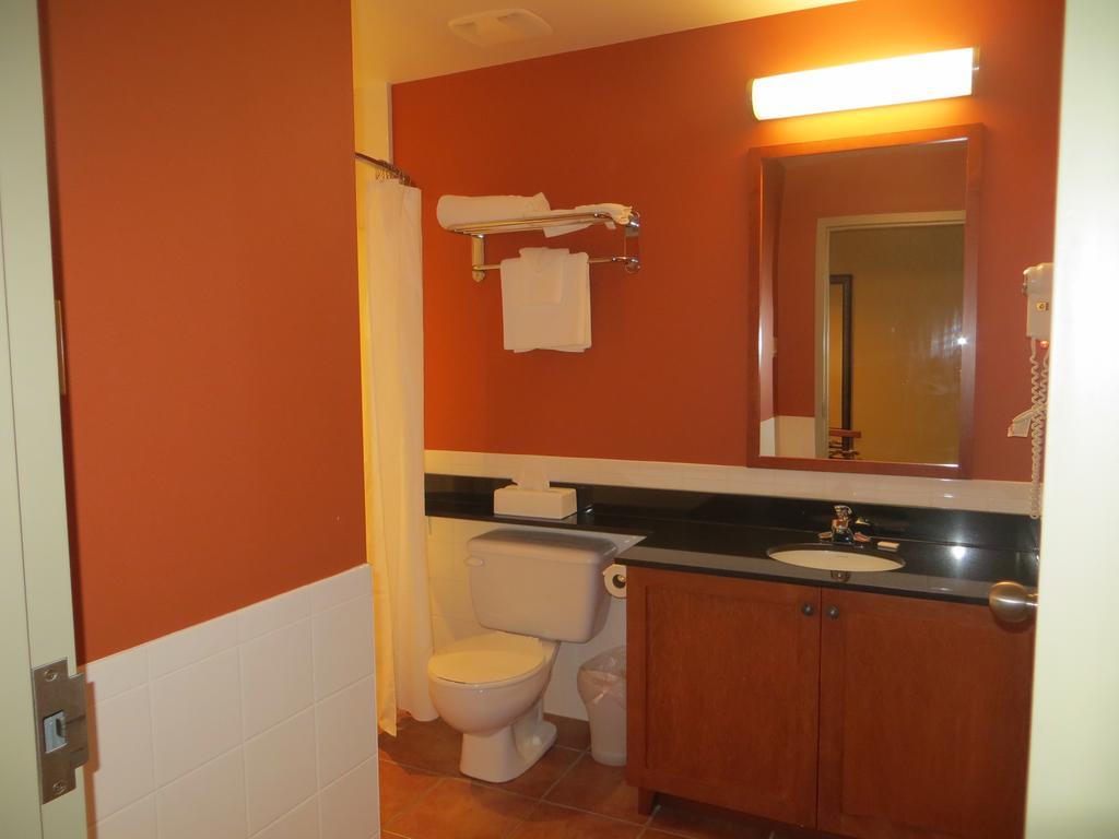 Hotel St-Bernard Saint-Bernard-de-Lacolle Room photo